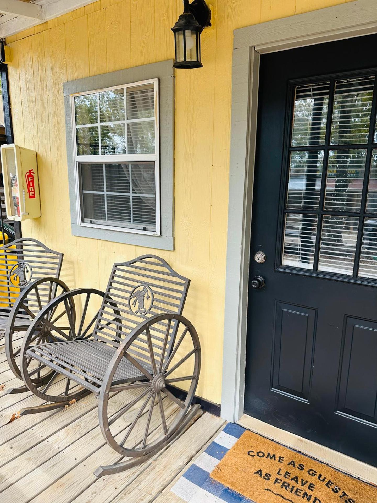 Acorn Hideaways Canton Rustic Old West Frontier Suite 외부 사진