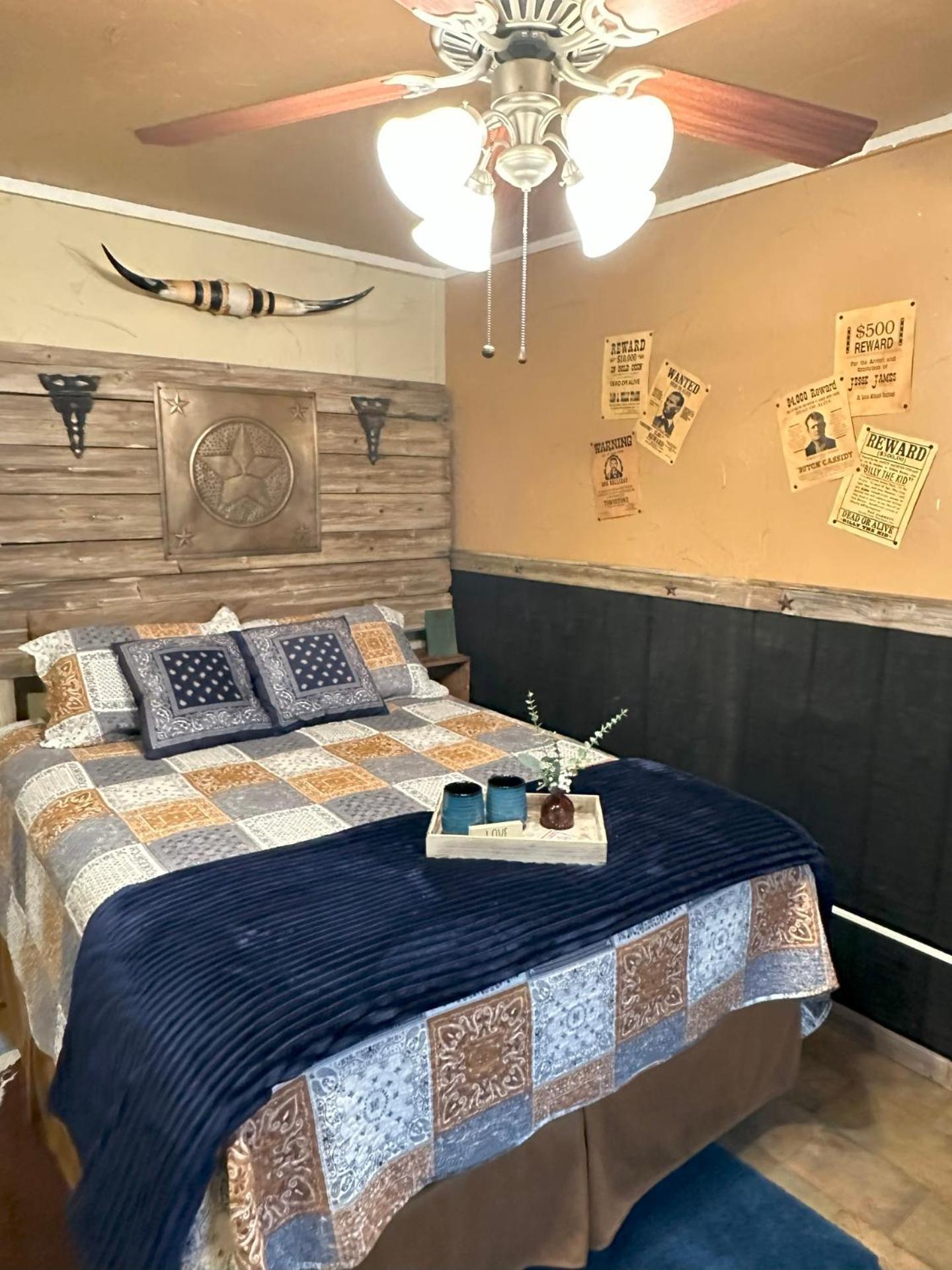 Acorn Hideaways Canton Rustic Old West Frontier Suite 외부 사진
